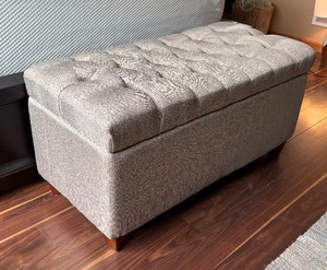 lot 134A image: Coaster Fine Furniture Storage Bench with Tufted Design