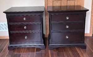 lot 12 image: Two Classy Nightstands  Side Tables
