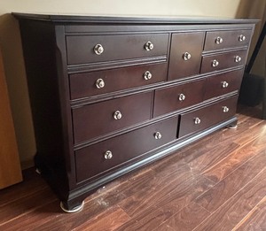 Dark Wood 9-Drawer Dresser with Polished Knobs