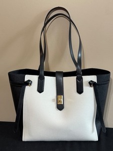 Michael Kors Cassie Large Leather Tote - Vanilla/Black