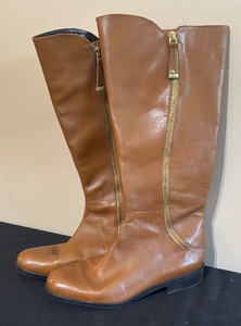lot 158 image: Tahari Boots Size 10