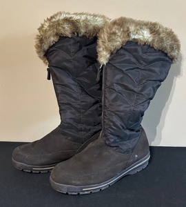 lot 189 image: Lands End Boots Size 10