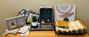 lot 171 image: Beautiful and Classy Home Decor