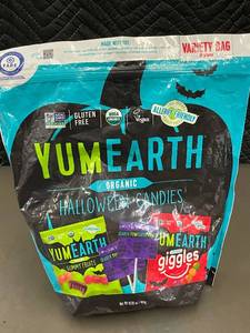 lot 31 image: GA 1 - YumEarth Organic Halloween Variety Candy Pack - 50 Pieces