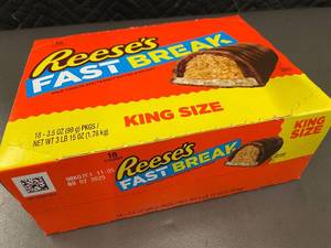 lot 39 image: Box of 18 Reeses Fast Break King Size Bars