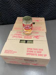 lot 332 image: WY 1 - 2 Cases of Heinz HomeStyle Roasted Turkey Gravy Jars 24 jars total