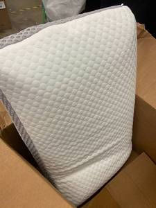lot 37 image: Memory Foam Pillow with Machine Washable Cover