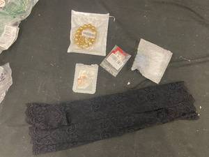 lot 50 image: 241 - Assorted Jewelry and Accessories Package
