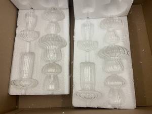 lot 97 image: 231 - Set of 4 Glass Lamp Shades with Ornate Design