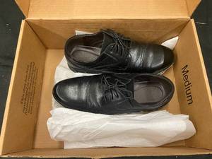 lot 118 image: 228 - Mens Black Leather Dress Shoes Size 46 in Box