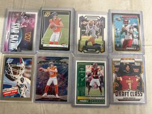 lot 33 image: Lot of 8 Football Cards