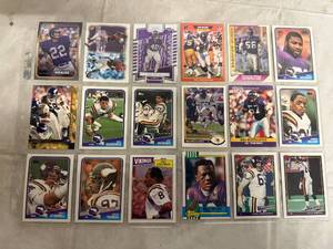 lot 41 image: Lot of 18 Vikings Football Cards