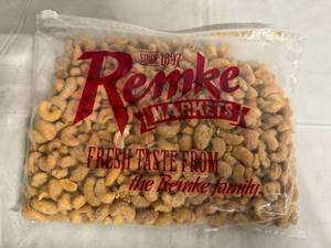 lot 117 image: 1.5lb Bag of Remke Garlic Cashews