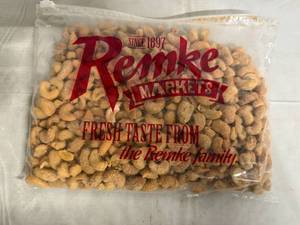 lot 118 image: 1.5lb Bag of Remke Garlic Cashews