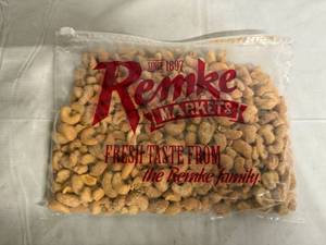 lot 123 image: 1.5lb Bag of Remke Garlic Cashews