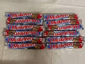 lot 232 image: 12 3 Musketeers Candy Bars