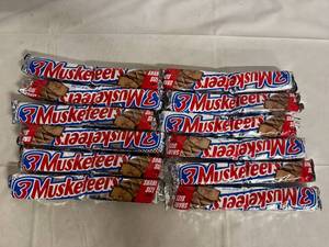 lot 233 image: 12 3 Musketeers Candy Bars