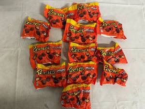 lot 234 image: 12 Bags of Reeses Minis