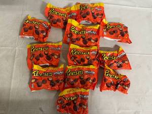 lot 235 image: 12 Bags of Reeses Minis