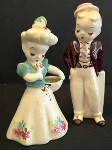 lot 73 image: Vintage DeLee California Pottery Planter Duo