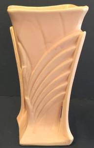 lot 74 image: Vintage McCoy Art Deco Vase