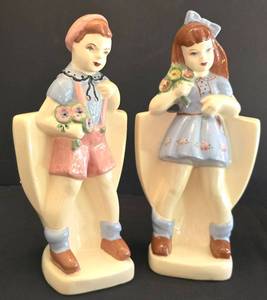 lot 78 image: Veil Ware Ceramic Planter Figure Duo