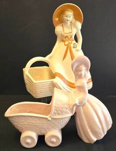 lot 82 image: Vintage Haeger & Hull Pottery Planters