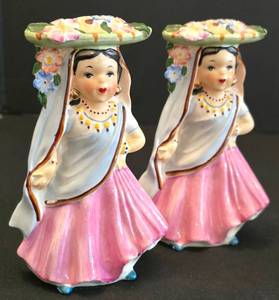 lot 128 image: Pair of Vintage Ceramic Figurines