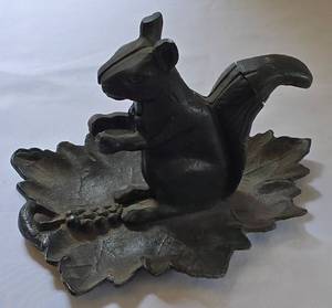 lot 137 image: Vintage Cast Iron Squirrel Nut Cracker