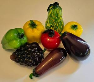 lot 139 image: Glass Fruit & Vegetable Selection