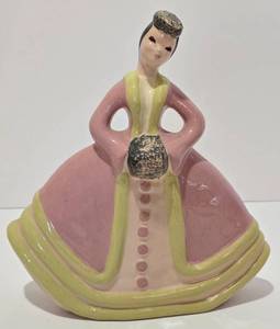 lot 146 image: Vintage Wall Pocket by Kaye of Hollywood