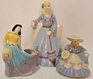lot 147 image: Vintage Weil Ware Wall Pocket & More