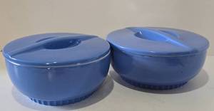 lot 166 image: The Hall China Company Vintage Covered Casserole Set