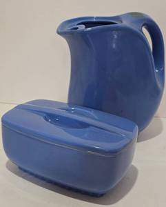 lot 168 image: The Hall China Company Vintage Pitcher & Refrigerator Dish Set