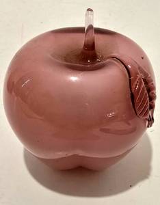 lot 13 image: Vintage Pink Dusty Rose Fenton Art Glass Apple Paperweight
