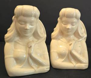 lot 176 image: Pair of Vintage USA Madel Company Head Vases