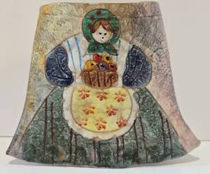 lot 198 image: Vintage Italian Terra Cotta Folk Art Wall Pocket