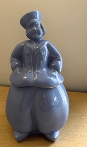 lot 44 image: Vintage Dutch Boy Cookie Jar with Blue Glaze 13