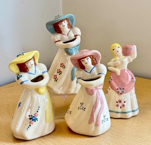 lot 48 image: Set of 4 Vintage 1940s Weil Ware California Pottery Lady Vases