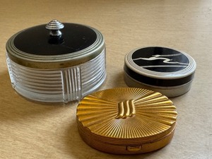 lot 56 image: Set of 3 Vintage Art Deco Vanity Powder Boxes