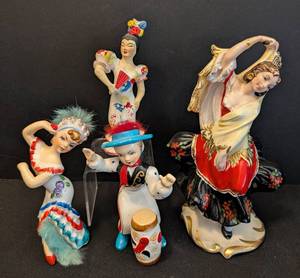 lot 231 image: Painted Porcelain Mariachi Figurines