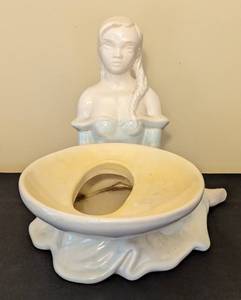 lot 233 image: Vintage Haeger Porcelain Maiden Planter