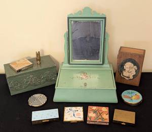 lot 238 image: Vintage Dresser Boxes and Compacts