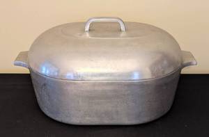 lot 243 image: Wagner Ware Magnalite Roaster