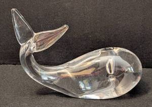 lot 263 image: V & C Nason  Murano Glass Whale Figurine  Paperweight