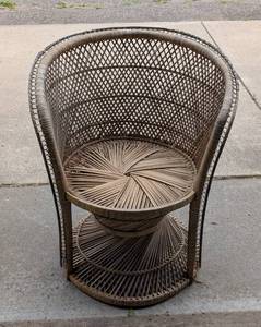 lot 271 image: Vintage Wicker Barrel Chair