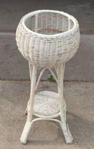 lot 274 image: Vintage White Wicker Plant Stand