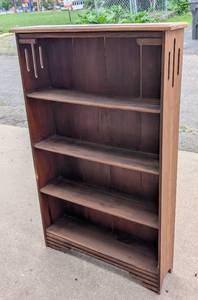 lot 277 image: Vintage Arts and Crafts Style Wood Bookshelf