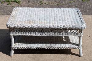 lot 280 image: Vintage White Wicker Coffee Table