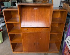 lot 288 image: Vintage Wood Bookcase